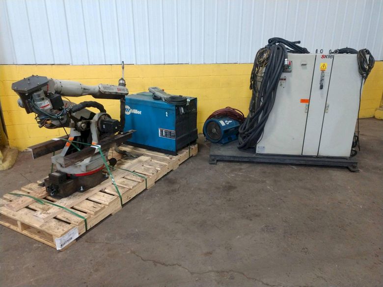 6 AXIS MOTOMAN MODEL SK16-6 ROBOT WELDING CELL WITH MILLER AUTO DELTAWELD 452 WELDER: STOCK #138