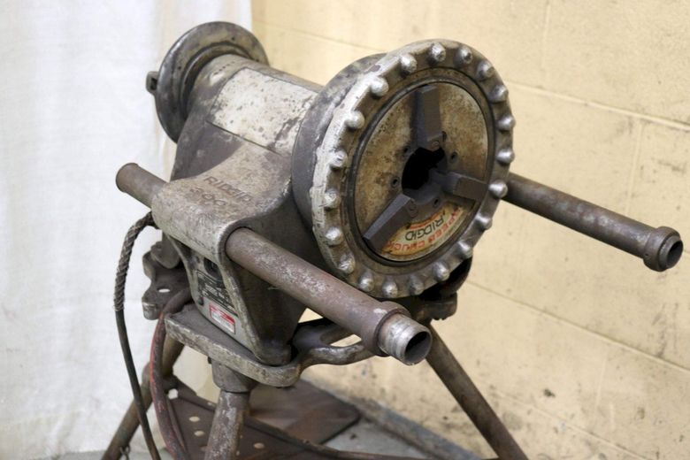 RIDGID MODEL #300 PIPE THREADER: STOCK #72236