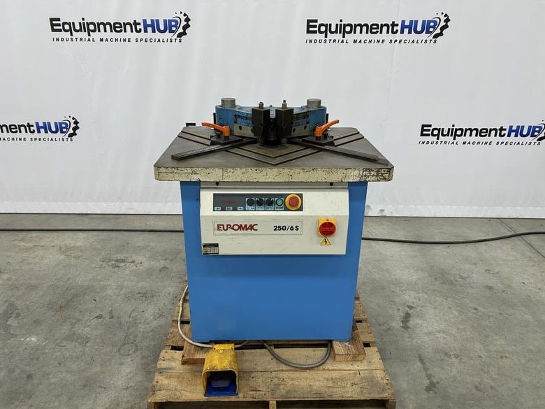 Euromac 250/6S 10″ x 10″ x 1/4″ Hydraulic Corner Notcher