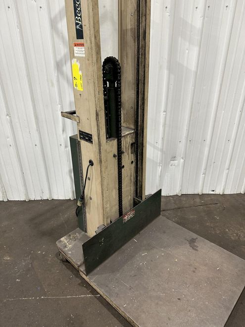 1000 LB BEECH HYDRAULIC STACKER:  STOCK #77446