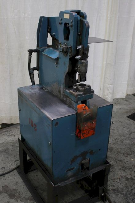 18 TON SCOTCHMAN MODEL #207 HYDRAULIC IRONWORKER: STOCK #74989