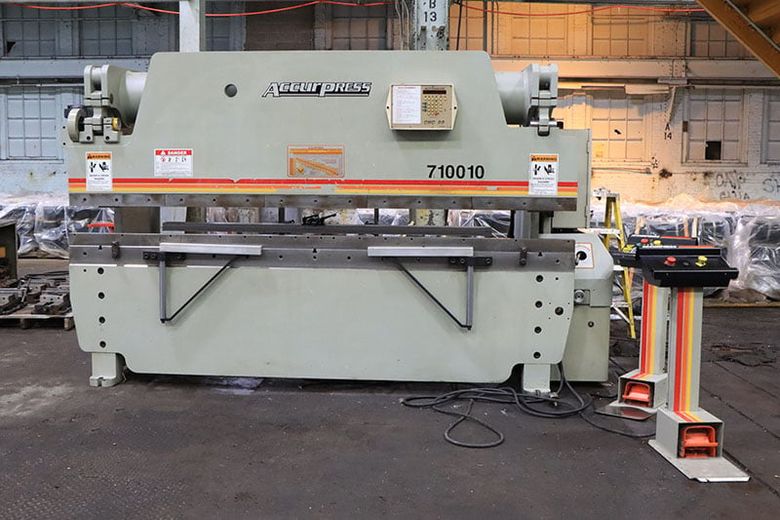 2000 Accurpress 710010 Hydraulic Press Brake (#5869)