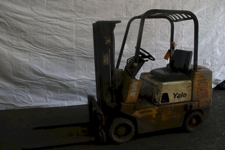 3700 LBS YALE GAS FORKLIFT: STOCK #75160