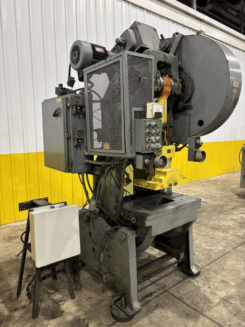 27 TON L&J MODEL #W-27 OBI STAMPING PRESS 1.5" STROKE: STOCK #22435