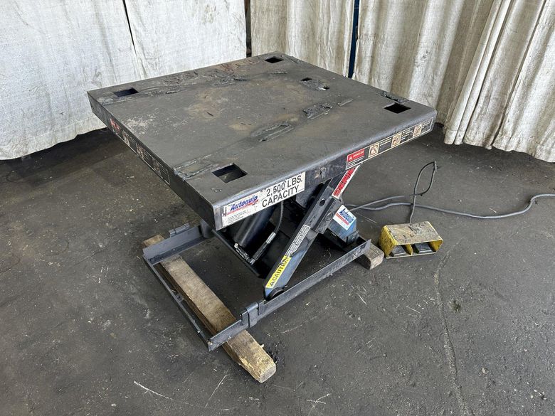 2500 LBS AUTOQUIP HYDRAULIC SCISSOR LIFT TABLE: STOCK #77708