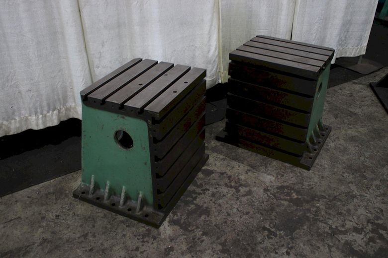 1 SET OF DEVLIEG 20-1/2" X 25" T SLOTTED ANGLE PLATES: STOCK #75545
