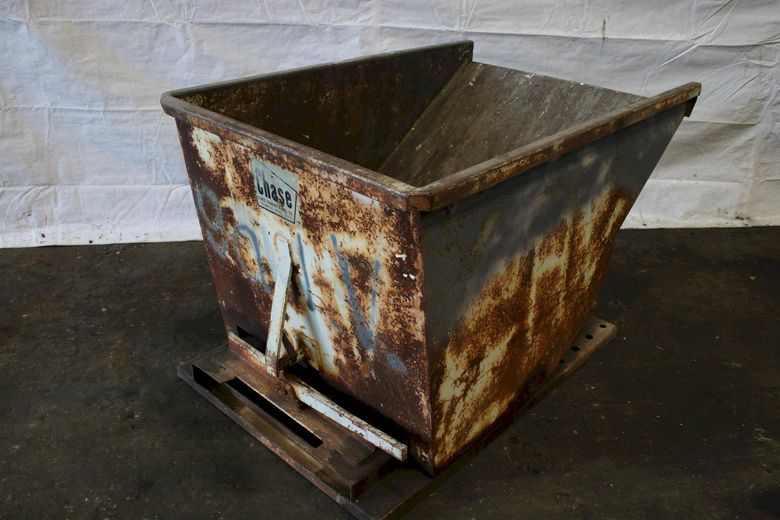 WRIGHT 3/4 YARD CAPACITY SELF DUMPING HOPPER: STOCK #75961
