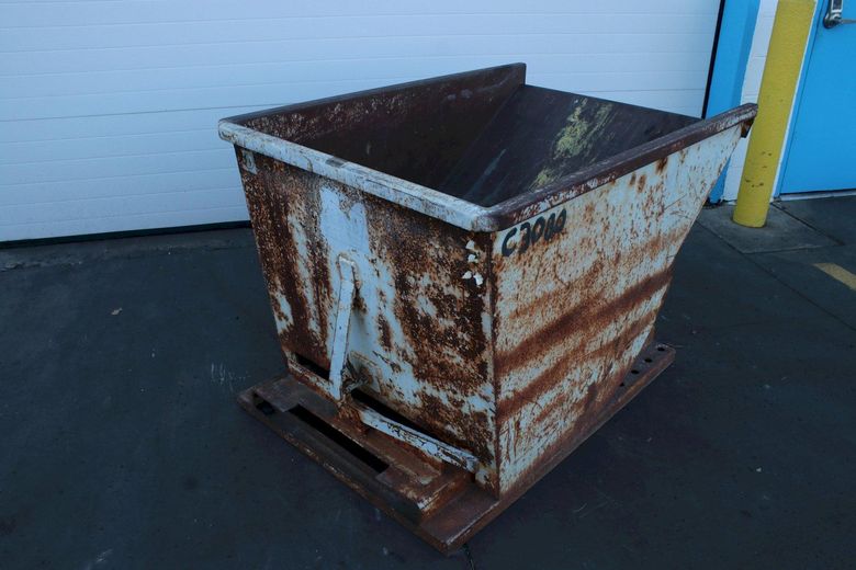 WRIGHT 3/4 YARD CAPACITY SELF DUMPING HOPPER: STOCK #75963