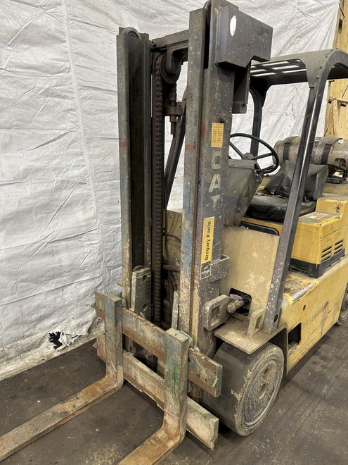 8000 LBS CATERPILLAR  MODEL T80D LP GAS FORKLIFT: STOCK #77665