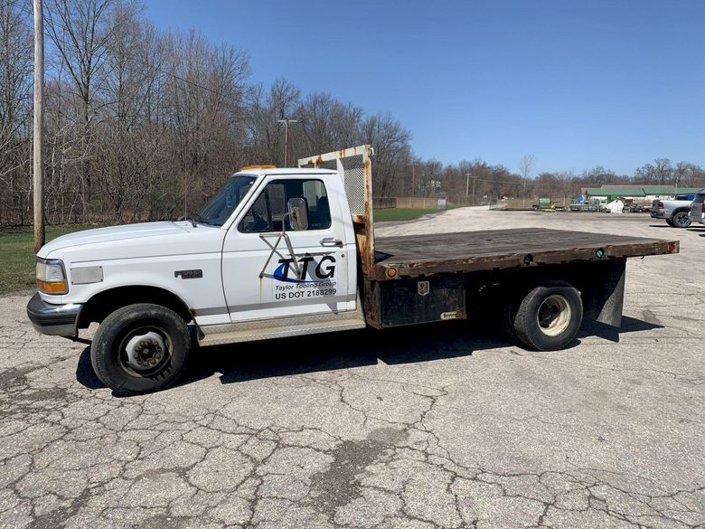 1993 FORD F SUPER DUTY XLT FLAT BED TRUCK: STOCK #11437