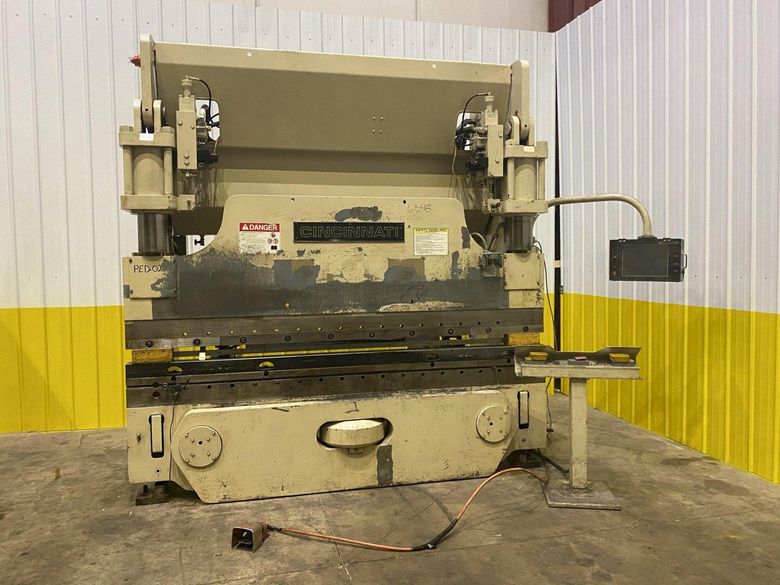 175 TON X 10' CINCINNATI MASTER HYDRAULIC CNC PRESS BRAKE WITH UPGRADED TOUCHSCREEN CONTROLS: ST