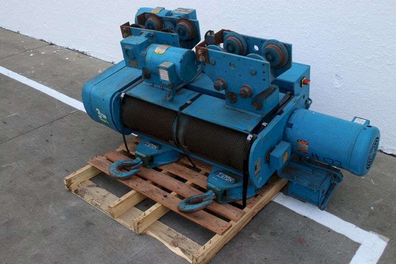 3 TON SHAW BOX RADIO CONTRLED WIRE ROPE HOIST: STOCK #74986