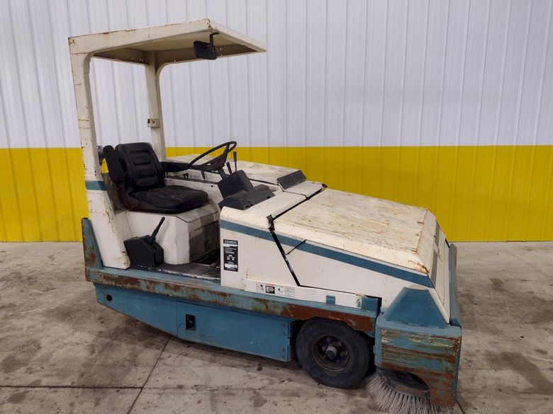 TENNANT MODEL #360 POWERED FLOOR SWEEPER: STOCK #21128