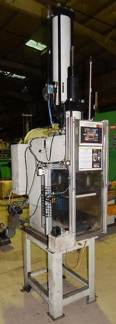 34 Ton FARGER & JOOSTEN MULTIPOWER Air/Oil Press