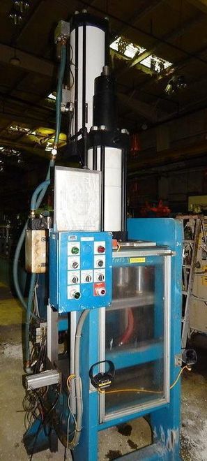 90 Ton FARGER & JOOSTEN MULTIPOWER Air/Oil Press