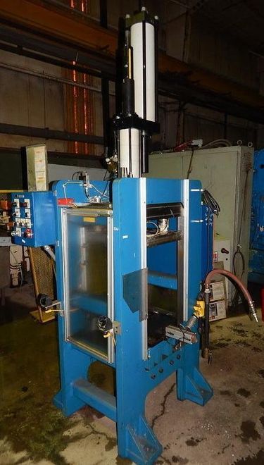 16 Ton FARGER & JOOSTEN MULTIPOWER Air/Oil Press