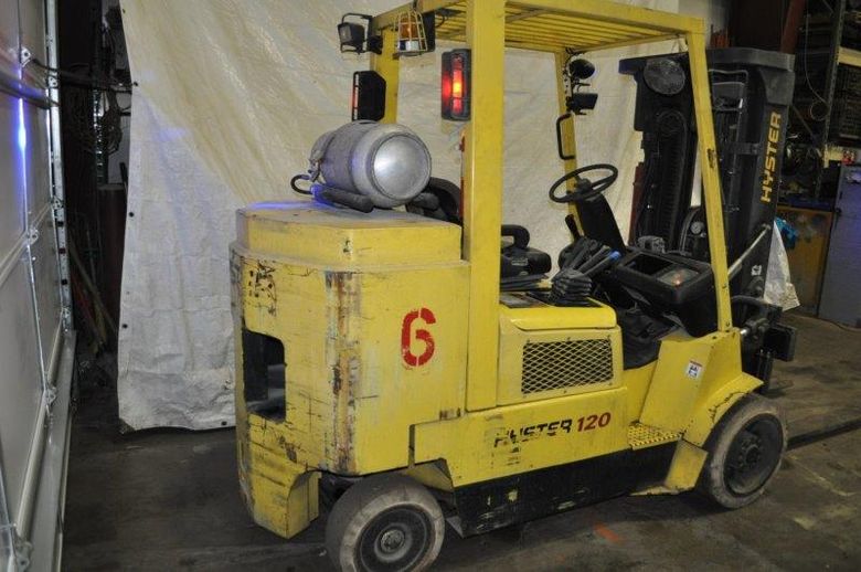 12,000 LB HYSTER FORKLIFT