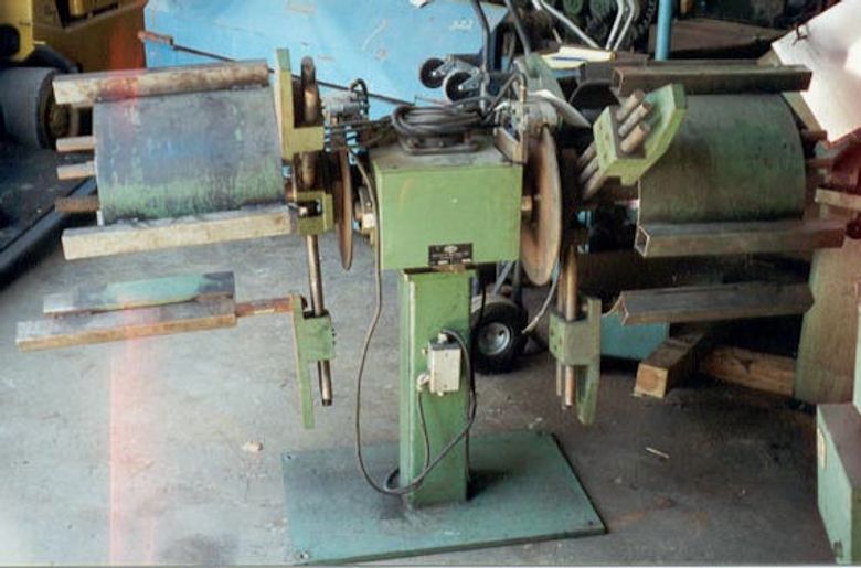 2000 LB x 12" Bertolette Double End Uncoiler Non-Motorized