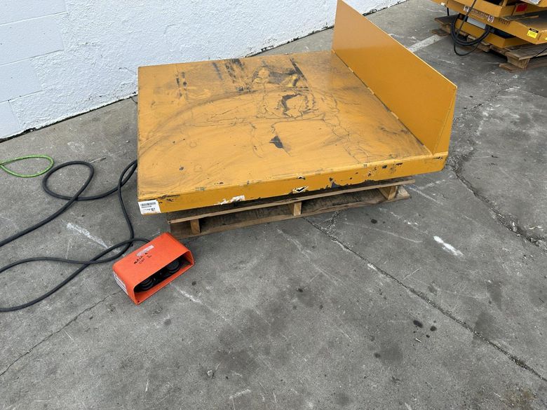 4000 LB PRESTO ECOA MODEL #CLTLT HYDRAULIC TILT LIFT TABLE: STOCK #78094