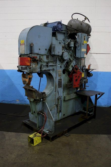 6" X 6" X 1/2" BUFFALO MODEL #2-1/2 IRONWORKER: STOCK #76112