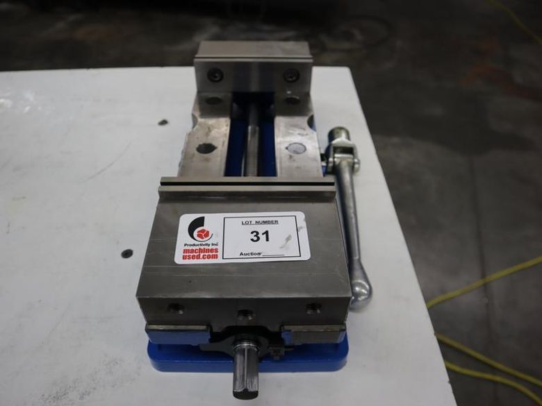 Kurt DX6 6" Machine Vise with Steel Jaws and Handle- Auction Item