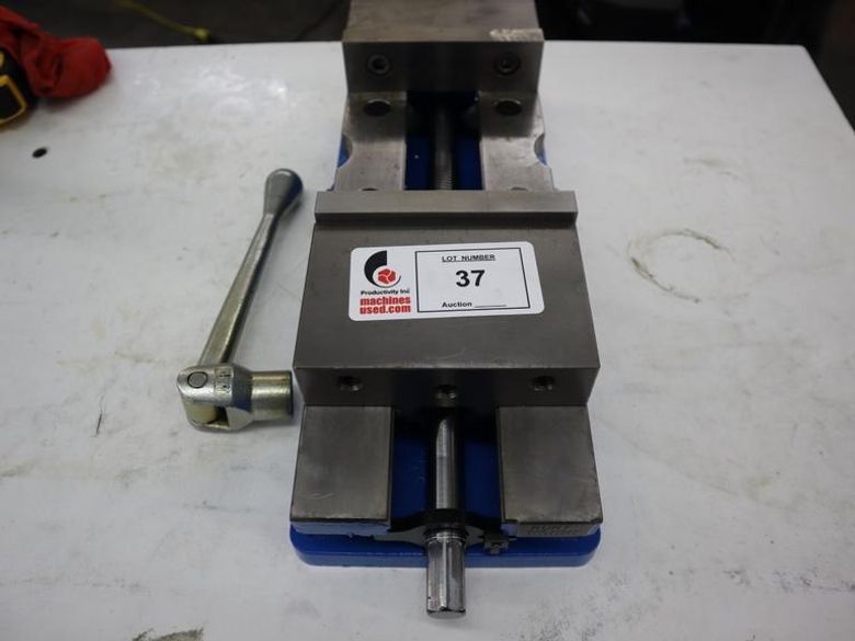 Kurt DX6 6" Machine Vise, Steel Jaws, Handle- Auction Item