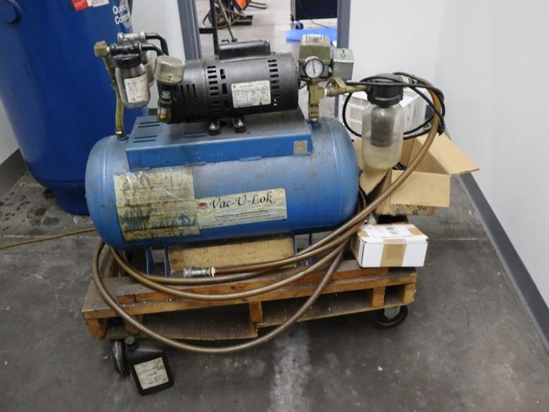 Vac-U-Lok Vacuump Pump System, 3/4 HP, Portable on Cart, SINGLE PHASE- Auction Item
