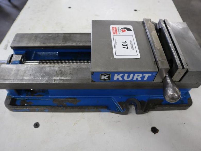 Kurt D688 6" Machine Vise with Steel Hard Jaws and Handle- Auction Item