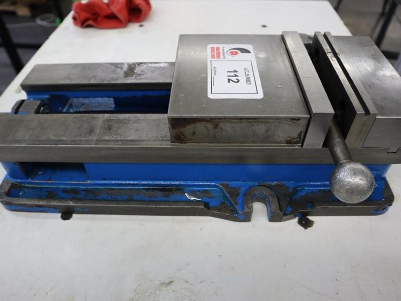 Kurt D688 6" Machine Vise with Hard Jaws and Handle- Auction Item
