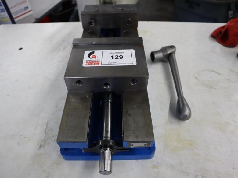 Kurt DX6 6" Machine Vise with Hard Jaws and Handle- Auction Item