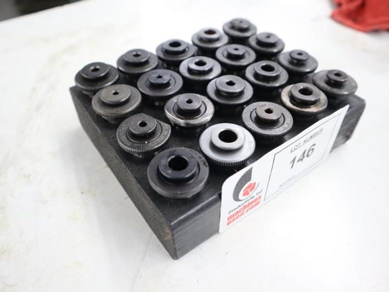 Command XTC1 Tap Collets (20pcs) in Divider Tray- Auction Item