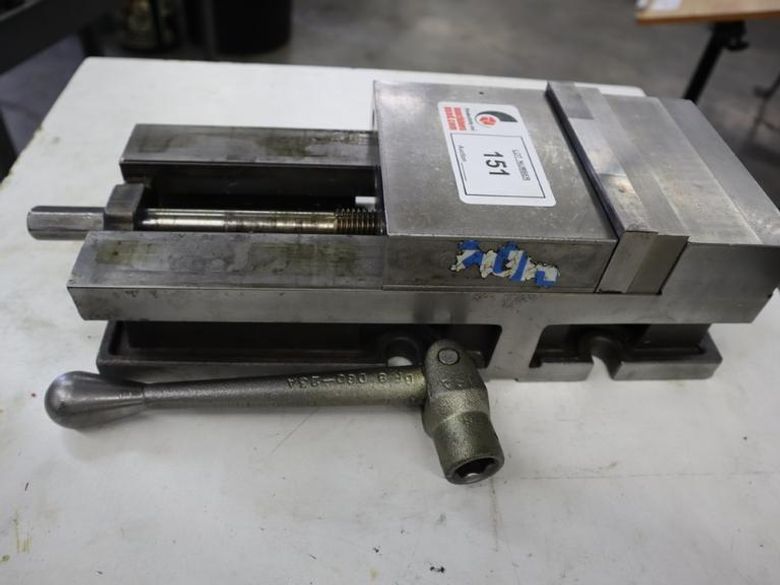Kurt 3600V 6" Flat or Side Mount Machine Vise with Steel Hard Jaws and Handle- Auction Item