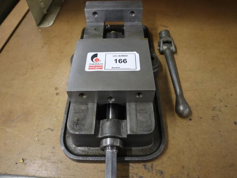 Kurt D-60 6" Machine Vise with Handle- Auction Item