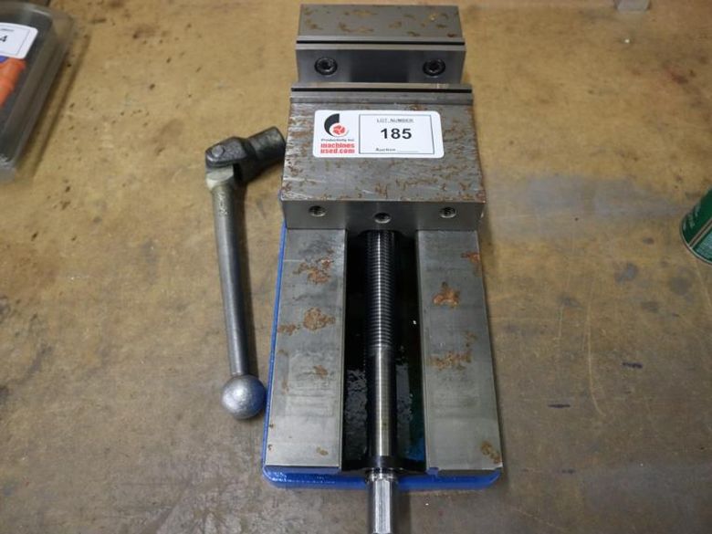 Kurt DX6 6" Machine Vise with Hard Jaws and Handle- Auction Item