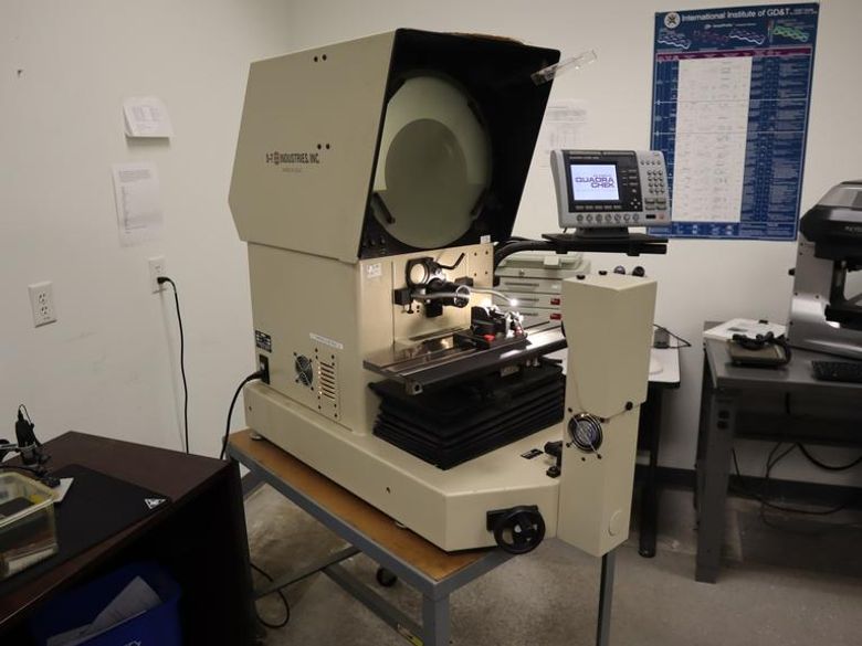 S-T INdustries 20-3700 OPtical Comparator, 14" Screen, Quadra-Check 200 DRO, Surface and Profile Illumination, Portable Stand- Auction Item