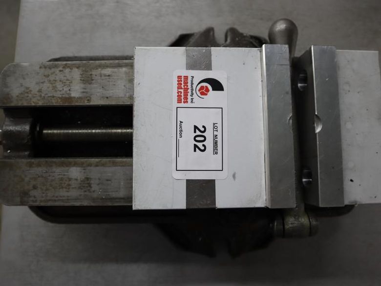 Kurt D-675 6" Machine Vise with Swivel Base, Aluminum Soft Jaws and Handle- Auction Item