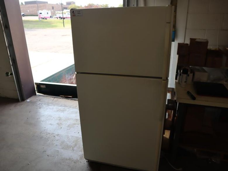 Kenmore Fridge Freezer Combo with Adjustable Shelves- Auction Item