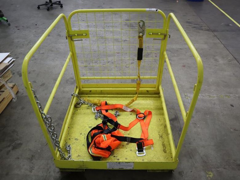 Fork Mounted Man lift Cage with Safety Chains and Personal Safety Harness, 771 lb Capacity- Auction Item