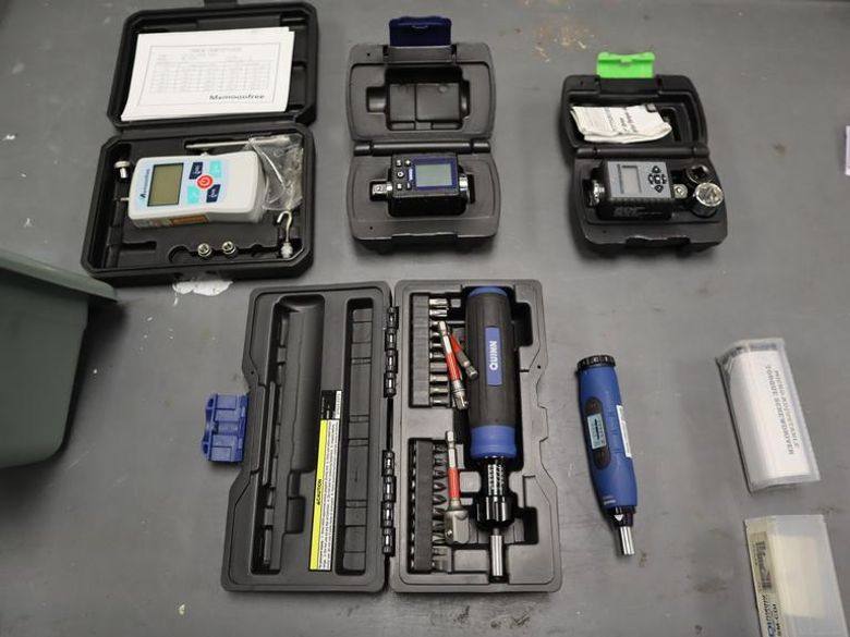 Xmoonfree Digital Force Gauge, (2) Pittsburgh 1/2" Drive Torque Adapters, (2) Torque Screw Drivers- Auction Item