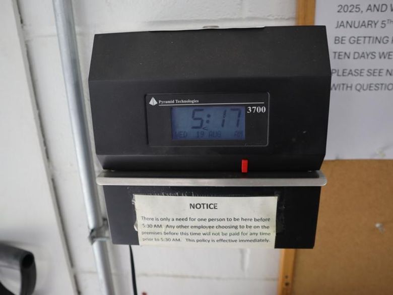 Pyramid Technologies Model 3700 Time Clock with Time Cards- Auction Item