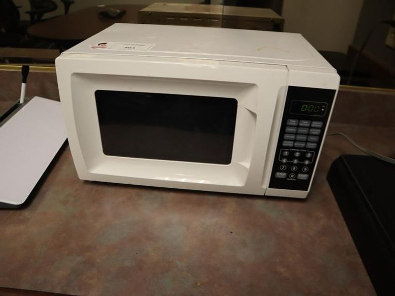 Wal-Mart 700 Watt Microwave- Auction Item