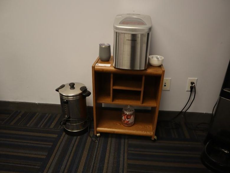 Frigidaire Ice Maker with Cart- Auction Item