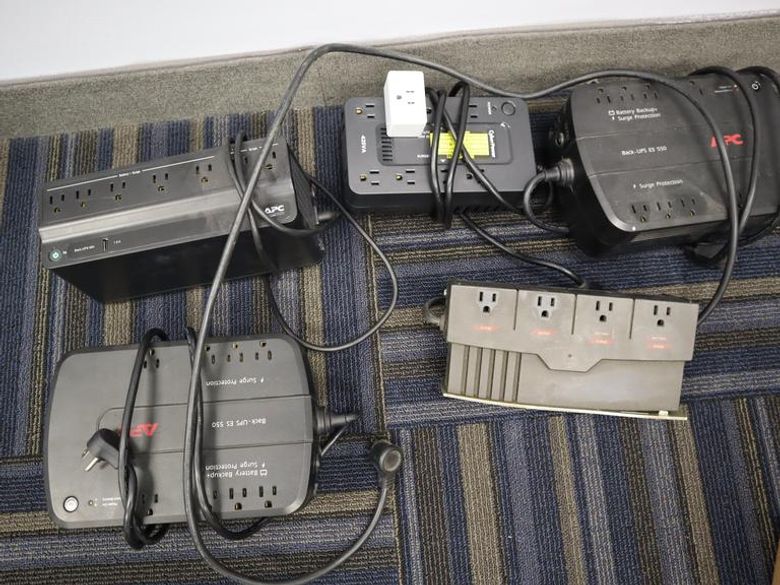 Power Banks (3) APC And (2) Cyber Power- Auction Item