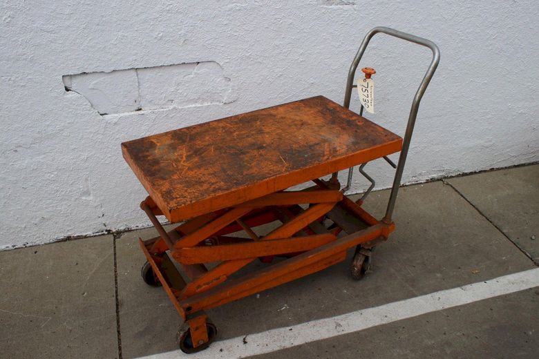 SCISSOR TABLE: STOCK #75731