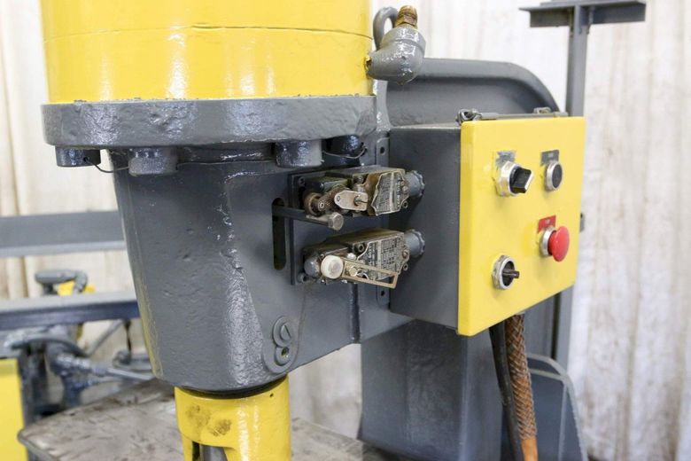 100 TON FABRILINE HYDRAULIC FLANGE PUNCH & HYDRAULIC TANK : STOCK #69703