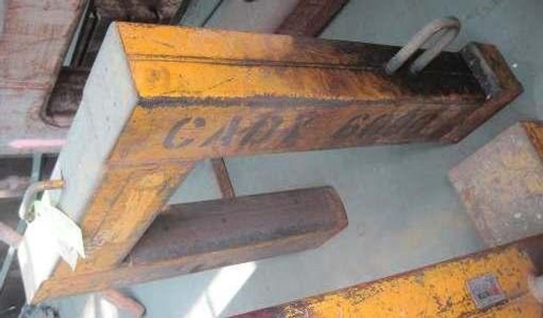 6,000 LBS X 32" C HOOK COIL LIFTER: STOCK #63646