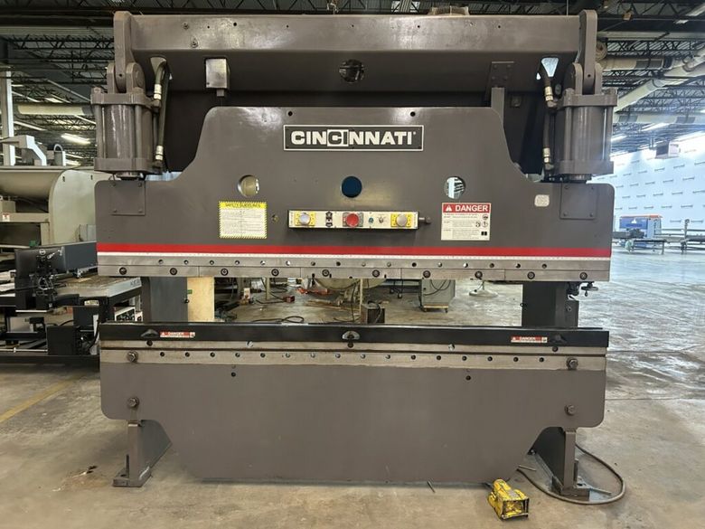 Cincinnati 135 CBx8 135 Ton x 10′ Hydraulic Press Brake(Not Working)