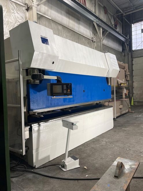 Trumpf Trumabend V320 352 Ton x 14′ CNC Hydraulic Press Brake