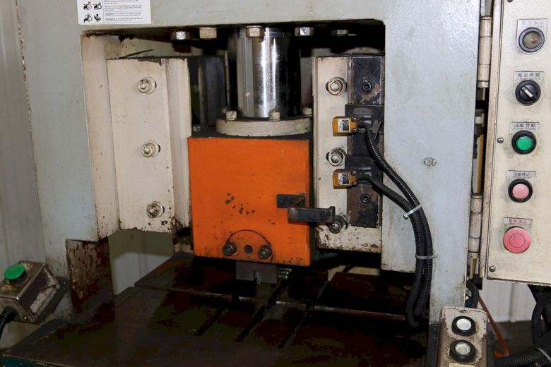 80 TON YAO SHENG MODEL TSH-TUVB-830 HYDRAULIC PRESS: STOCK 68630