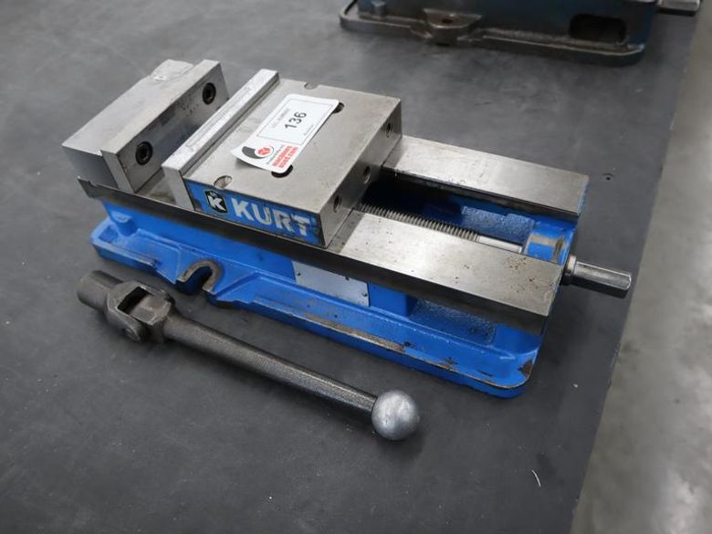 Kurt D-688 6" Machine Vise, Steel Jaws, Handle- Auction Item